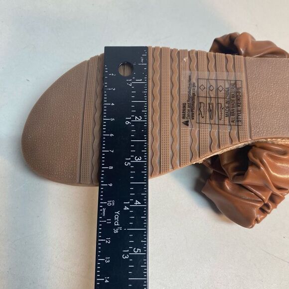 AEROSOLES Women’s Brown Sandals Size 8 Slip on
Silver Buckle New Without Box - Picture 3 of 8